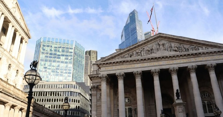 Global regulators review crypto banking rules amid stablecoin surge