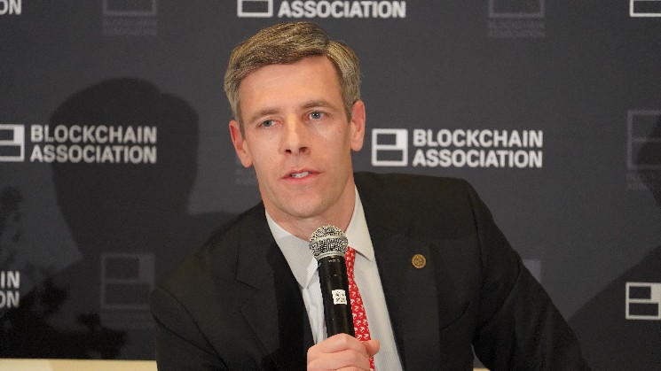 U.S. Regulator Pushes Back on Banks Fighting Crypto’s Pursuit of Trust Charters