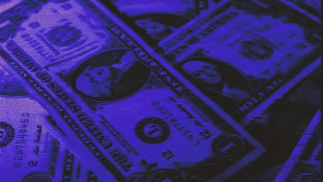 Are shrinking DeFi yields driving users away from on-chain markets?