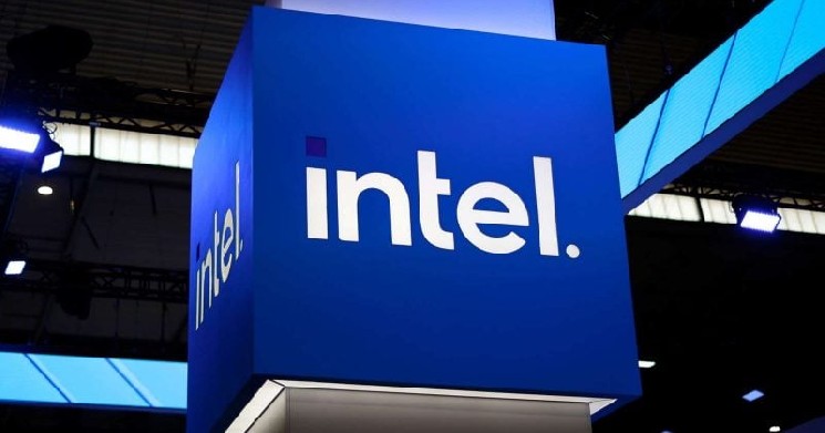 Intel stock hits new all-time highs for first time since 2000