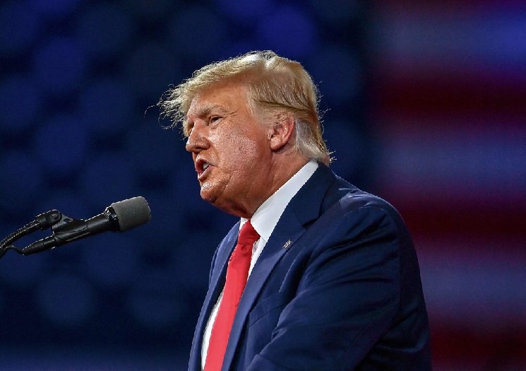 Donald Trump Announces That the Iran Deal Will Be Signed Tomorrow