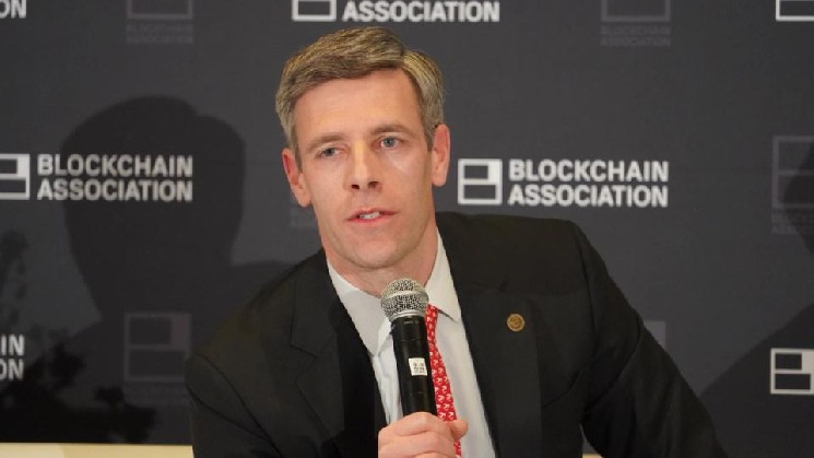 OCC chief says Democrats applying sole political pressure in World Liberty charter choice