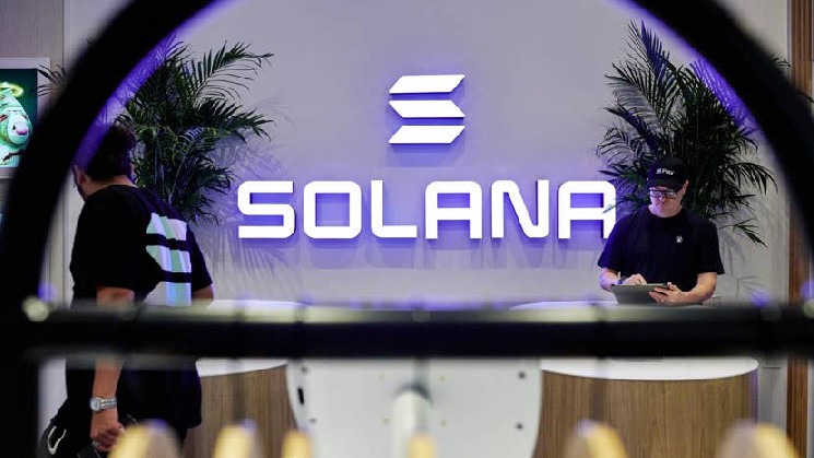 Ramp opens stablecoin accounts to every business, settling on Solana