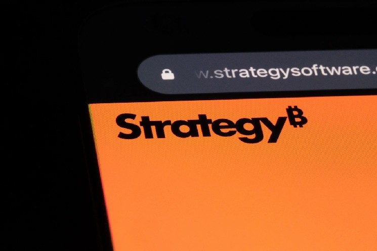 Wall Street just cut Strategy stock price target in half