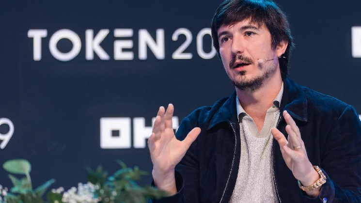 Robinhood slides 4% despite earnings beat as crypto revenue cools