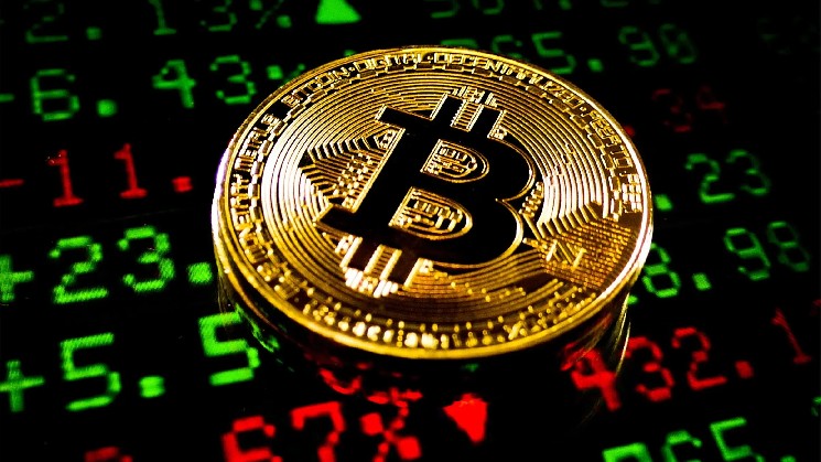 Will BTC Hold $62,000 or Slide Toward $60,000?