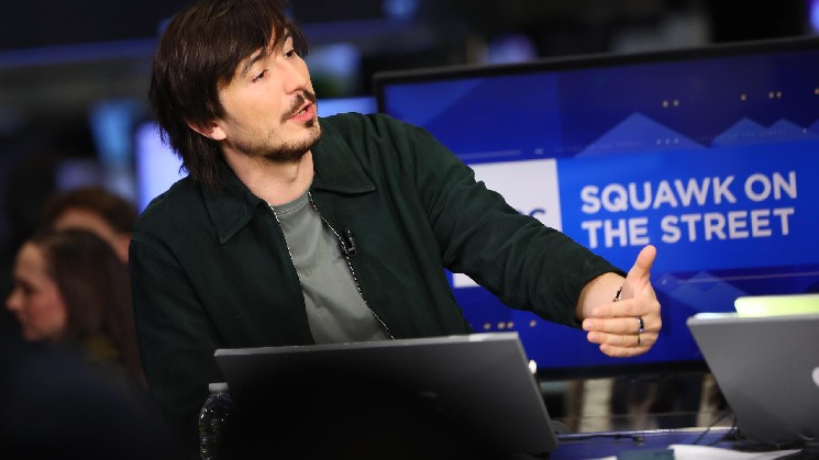 Robinhood CEO says companies shouldn’t get veto over stock tokens in AMC feud