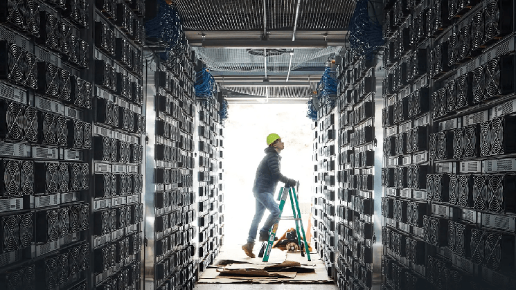 Bitcoin Miners Bank Strong September as Difficulty Barely Budges
