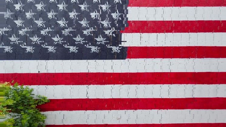 Bitcoin appears to have decoupled from midterm cycle bottom history